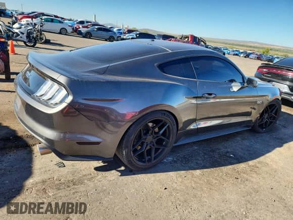 2017 Ford Mustang GT z VIN 1FA6P8CF2H5272235, wystawiony jako Copart lot #82162045 z przebiegiem 83 940 mil mil oraz Szkoda całkowita • Salvage title. Historia ofert i sprzedaży dostępna na DreamBid. Obrazek 3.