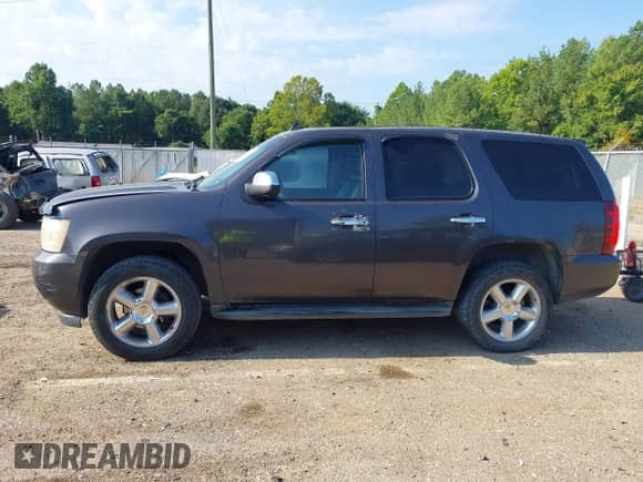 2011 Chevrolet Tahoe LT z VIN 1GNSKBE03BR132229, wystawiony jako IAAI lot #42939541 z przebiegiem 256 860 mil mil oraz . Historia ofert i sprzedaży dostępna na DreamBid. Obrazek 14.