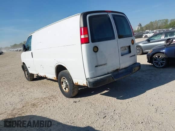 2005 Chevrolet Express Cargo z VIN 1GCGG25V151266803, wystawiony jako IAAI lot #43184885 z przebiegiem 172 348 mil mil oraz . Historia ofert i sprzedaży dostępna na DreamBid. Obrazek 3.