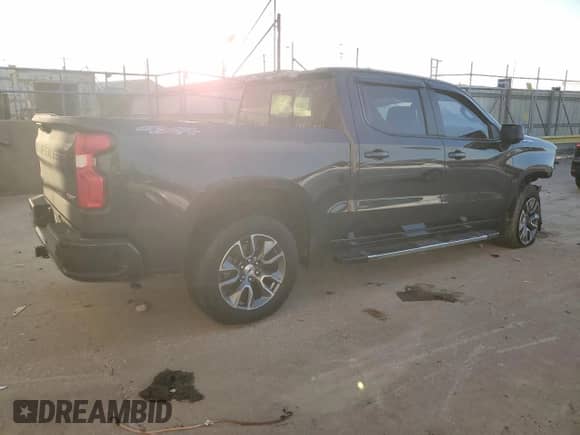 2022 Chevrolet Silverado 1500 RST z VIN 1GCUDEET4NZ577218, wystawiony jako Copart lot #42675324 z przebiegiem 25 718 mil mil oraz Szkoda całkowita • Salvage title. Historia ofert i sprzedaży dostępna na DreamBid. Obrazek 3.