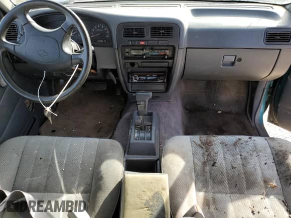 1995 Nissan Frontier XE z VIN 1N6HD16S2SC367437, wystawiony jako Copart lot #46628995 z przebiegiem 220 344 mil mil oraz Szkoda całkowita • Salvage title. Historia ofert i sprzedaży dostępna na DreamBid. Obrazek 8.