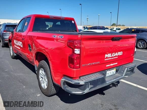 2024 Chevrolet Silverado 1500 LT z VIN 1GCRDDEK1RZ155405, wystawiony jako IAAI lot #43540237 z przebiegiem 50 431 mil mil oraz . Historia ofert i sprzedaży dostępna na DreamBid. Obrazek 55.