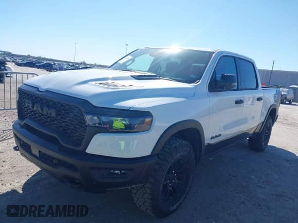 2025 Ram 1500 Rebel z VIN 1C6SRFLP7SN578409, wystawiony jako IAAI lot #41708841 z przebiegiem 18 153 mil mil oraz . Historia ofert i sprzedaży dostępna na DreamBid. Obrazek 2.