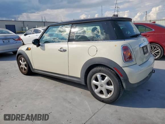 2010 MINI Hardtop with VIN WMWMF3C5XATZ22653, listed as a Copart auction lot 82195615 with 95,434 mi miles and Clean title. Bid and sale history available at DreamBid. Image 2.