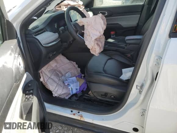 2024 Jeep Compass Latitude Lux с VIN 3C4NJDFN5RT152000, выставлен на аукционе Copart как лот 71422235 с пробегом Не указан миль и Списание • Salvage title. История ставок и продаж доступна на DreamBid. Изображение 7.