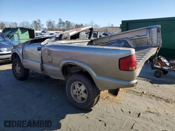 2000 Chevrolet S-10 LS with VIN 1GCDT14W2YK165416, listed as a Copart auction lot 87731895 with Not provided miles and Salvage title. Bid and sale history available at DreamBid. Image 2.