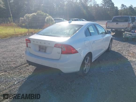 2012 Volvo S60 T5 с VIN YV1622FS8C2045697, выставлен на аукционе IAAI как лот 43489928 с пробегом 140 197 миль миль и . История ставок и продаж доступна на DreamBid. Изображение 4.