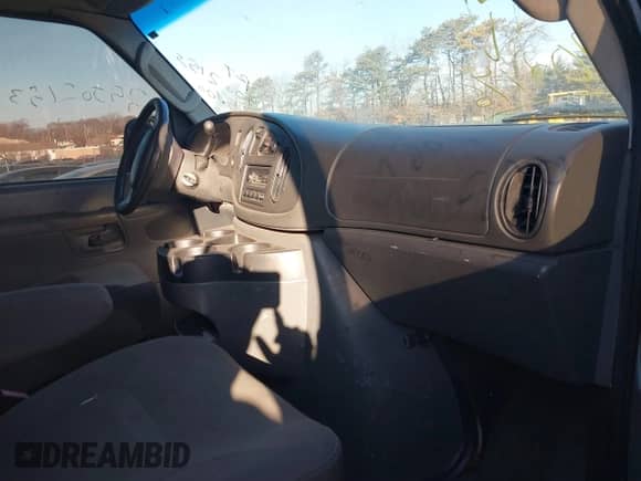 2008 Ford Econoline Cargo Commercial с VIN 1FTSS34L18DA48507, выставлен на аукционе IAAI как лот 41702996 с пробегом Не указан миль и . История ставок и продаж доступна на DreamBid. Изображение 5.