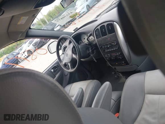 2004 Dodge Caravan SXT with VIN 2D4GP44L64R516111, listed as a IAAI auction lot 43330877 with 128,284 mi miles and . Bid and sale history available at DreamBid. Image 5.
