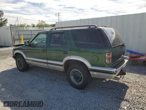 1997 Chevrolet Blazer LS with VIN 1GNDT13W2V2113031, listed as a Copart auction lot 80850575 with 158,759 mi miles and Salvage title. Bid and sale history available at DreamBid. Image 2.