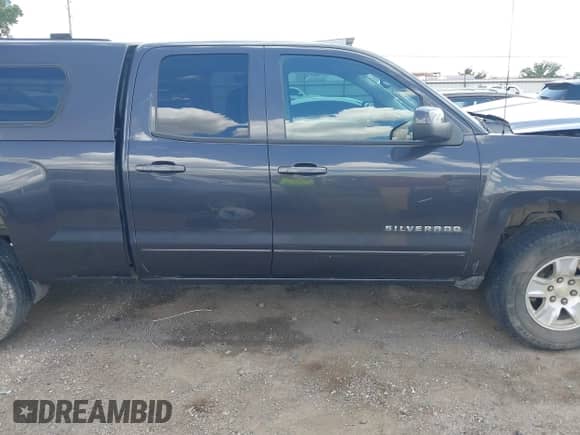 2015 Chevrolet Silverado 1500 LT z VIN 1GCVKREH4FZ431688, wystawiony jako IAAI lot #42567233 z przebiegiem 90 576 mil mil oraz . Historia ofert i sprzedaży dostępna na DreamBid. Obrazek 13.