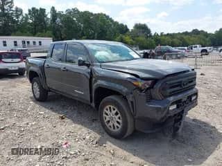 2025 Toyota Tacoma SR5 with VIN 3TMKB5FN2SM039157, listed as a IAAI auction lot 43213608 with 3,249 mi miles and . Bid and sale history available at DreamBid. Image 1.