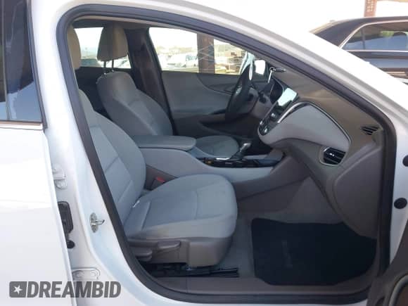 2021 Chevrolet Malibu LS z VIN 1G1ZC5ST3MF057095, wystawiony jako IAAI lot #43280656 z przebiegiem 173 021 mil mil oraz . Historia ofert i sprzedaży dostępna na DreamBid. Obrazek 5.