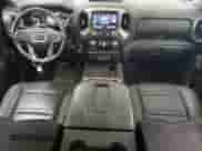 2020 GMC Sierra 1500 Denali z VIN 3GTU9FEL2LG395019, wystawiony jako Copart lot #64131135 z przebiegiem 68 996 mil mil oraz Szkoda całkowita • Salvage title. Historia ofert i sprzedaży dostępna na DreamBid. Obrazek 8.