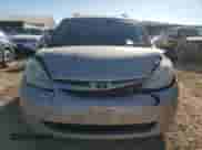 2010 Toyota Sienna XLE с VIN 5TDYK4CC1AS312935, выставлен на аукционе Copart как лот 84916835 с пробегом 147 715 миль миль и Списание • Salvage title. История ставок и продаж доступна на DreamBid. Изображение 5.