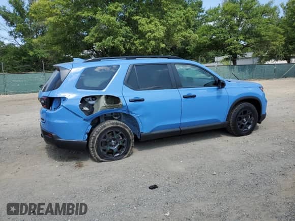 2025 Honda Pilot TrailSport with VIN 5FNYG1H60SB028186, listed as a Copart auction lot 67749635 with 11,752 mi miles and Salvage title. Bid and sale history available at DreamBid. Image 3.