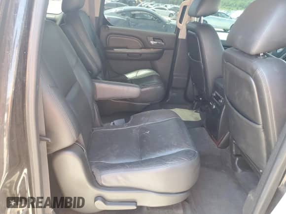 2011 Cadillac Escalade ESV Premium z VIN 1GYS4JEF9BR399323, wystawiony jako Copart lot #56574535 z przebiegiem 205 997 mil mil oraz Szkoda całkowita • Salvage title. Historia ofert i sprzedaży dostępna na DreamBid. Obrazek 11.