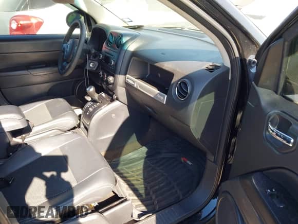 2014 Jeep Compass Sport with VIN 1C4NJCBA4ED785777, listed as a IAAI auction lot 43415977 with 146,175 mi miles and . Bid and sale history available at DreamBid. Image 5.