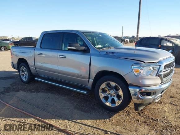 2020 Ram 1500 Big Horn z VIN 1C6RREFT2LN160536, wystawiony jako IAAI lot #41259381 z przebiegiem 101 105 mil mil oraz . Historia ofert i sprzedaży dostępna na DreamBid. Obrazek 1.