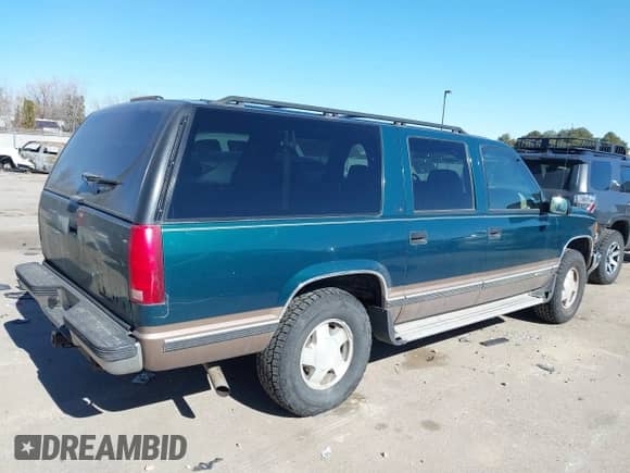 1997 Chevrolet Suburban z VIN 3GNFK16R9VG184722, wystawiony jako IAAI lot #41662635 z przebiegiem 176 652 mil mil oraz . Historia ofert i sprzedaży dostępna na DreamBid. Obrazek 4.