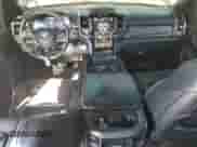 2019 Ram 1500 Limited z VIN 1C6SRFHT6KN524881, wystawiony jako Copart lot #86696525 z przebiegiem 143 005 mil mil oraz Szkoda całkowita • Salvage title. Historia ofert i sprzedaży dostępna na DreamBid. Obrazek 8.