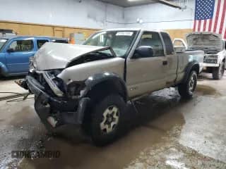 2000 Chevrolet S-10 LS ZR2 с VIN 1GCCT19WXY8314897, выставлен на аукционе Copart как лот 67952185 с пробегом 212 297 миль миль и Чистый • Clean title. История ставок и продаж доступна на DreamBid. Изображение 1.