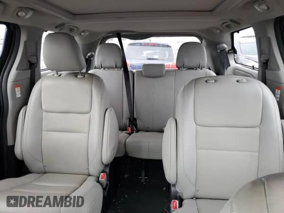 2020 Toyota Sienna XLE z VIN 5TDDZ3DC3LS243509, wystawiony jako Copart lot #69096265 z przebiegiem 63 477 mil mil oraz Szkoda całkowita • Salvage title. Historia ofert i sprzedaży dostępna na DreamBid. Obrazek 10.