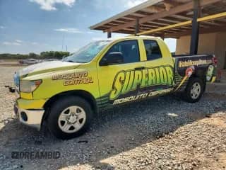 2007 Toyota Tundra SR5 z VIN 5TBRU54157S450917, wystawiony jako Copart lot #71735265 z przebiegiem 244 031 mil mil oraz Szkoda całkowita • Salvage title. Historia ofert i sprzedaży dostępna na DreamBid. Obrazek 1.