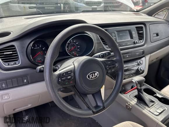 2017 Kia Sedona L с VIN KNDMA5C12H6285616, выставлен на аукционе Copart как лот 81238265 с пробегом 188 724 миль миль и Чистый • Clean title. История ставок и продаж доступна на DreamBid. Изображение 9.