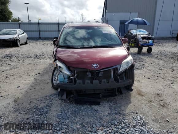 2014 Toyota Sienna XLE с VIN 5TDYK3DC8ES479503, выставлен на аукционе Copart как лот 85530865 с пробегом 153 936 миль миль и Списание • Salvage title. История ставок и продаж доступна на DreamBid. Изображение 5.