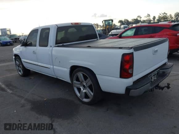 2005 GMC Sierra 1500 SLT with VIN 2GTEC19T851291536, listed as a IAAI auction lot 41428286 with 232,611 mi miles and . Bid and sale history available at DreamBid. Image 3.