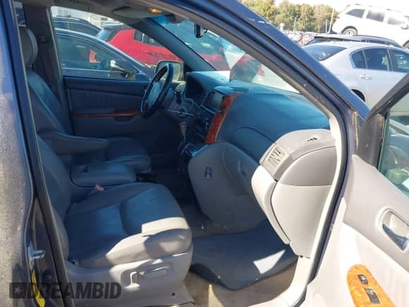 2009 Toyota Sienna XLE z VIN 5TDZK22C39S266837, wystawiony jako IAAI lot #43502004 z przebiegiem 241 252 mil mil oraz . Historia ofert i sprzedaży dostępna na DreamBid. Obrazek 5.