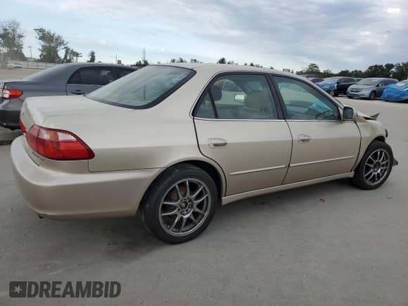 2000 Honda Accord with VIN JHMCG5564YC033420, listed as a Copart auction lot 75862984 with 178,685 mi miles and Salvage title. Bid and sale history available at DreamBid. Image 3.