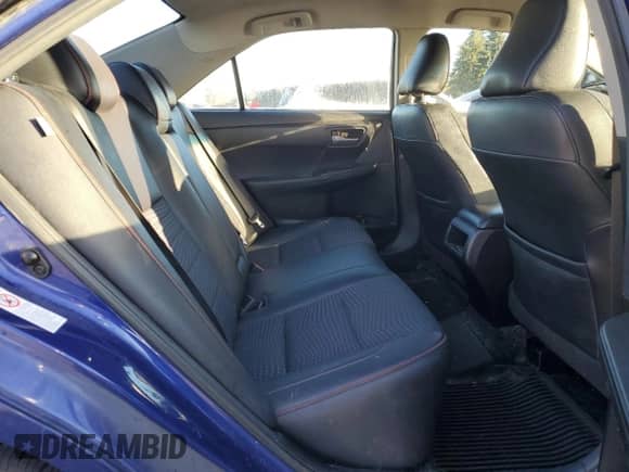 2015 Toyota Camry SE z VIN 4T1BF1FK9FU904870, wystawiony jako Copart lot #86140045 z przebiegiem 186 847 mil mil oraz Szkoda całkowita • Salvage title. Historia ofert i sprzedaży dostępna na DreamBid. Obrazek 10.