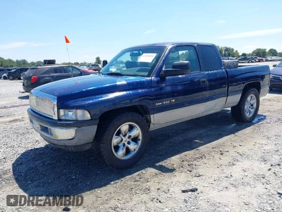 2000 Dodge 1500 с VIN 3B7HC12Z2YG122832, выставлен на аукционе IAAI как лот 43090698 с пробегом 239 655 миль миль и . История ставок и продаж доступна на DreamBid. Изображение 2.