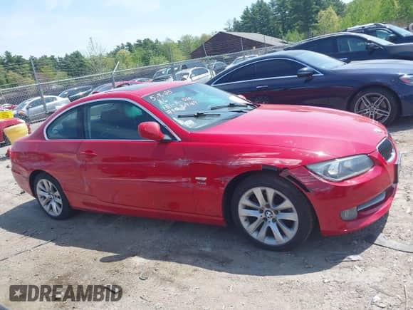 2012 BMW 3 Series 328i xDrive z VIN WBAKF5C52CE517882, wystawiony jako IAAI lot #42253280 z przebiegiem 137 634 mil mil oraz . Historia ofert i sprzedaży dostępna na DreamBid. Obrazek 13.