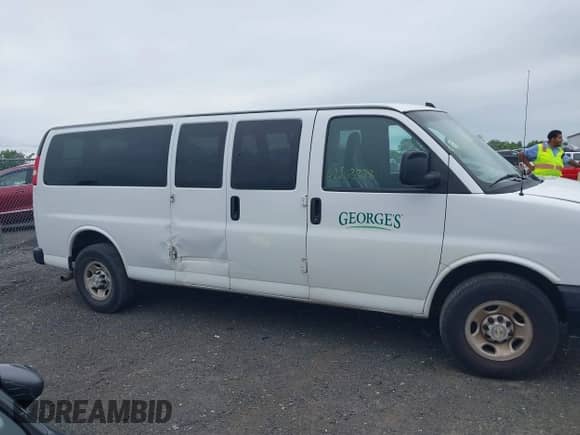 2020 Chevrolet Express Passenger LS с VIN 1GAZGNFP7L1212812, выставлен на аукционе IAAI как лот 42263328 с пробегом 350 936 миль миль и . История ставок и продаж доступна на DreamBid. Изображение 12.