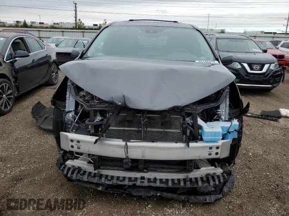 2025 Toyota Sienna XLE z VIN 5TDJSKFC4SS165299, wystawiony jako Copart lot #82189675 z przebiegiem 29 765 mil mil oraz Szkoda całkowita • Salvage title. Historia ofert i sprzedaży dostępna na DreamBid. Obrazek 5.