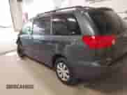 2010 Toyota Sienna CE с VIN 5TDKK4CC7AS342169, выставлен на аукционе IAAI как лот 43448371 с пробегом 267 574 миль миль и . История ставок и продаж доступна на DreamBid. Изображение 3.