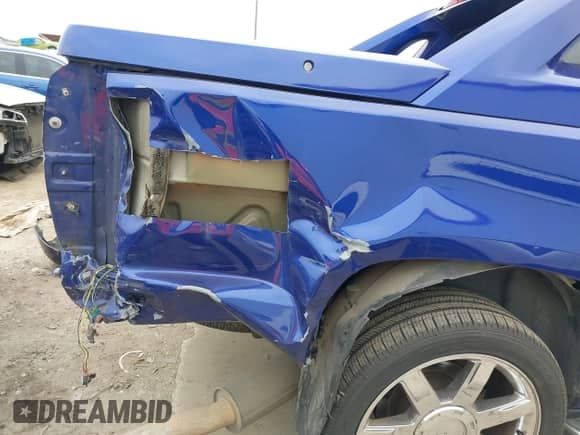 2010 Cadillac Escalade EXT Luxury with VIN 3GYVKMEF5AG207849, listed as a IAAI auction lot 41621832 with Not provided miles and . Bid and sale history available at DreamBid. Image 6.