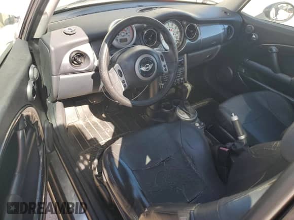 2004 MINI Hardtop с VIN WMWRC33494TJ59809, выставлен на аукционе Copart как лот 87088565 с пробегом 184 742 миль миль и Списание • Salvage title. История ставок и продаж доступна на DreamBid. Изображение 8.