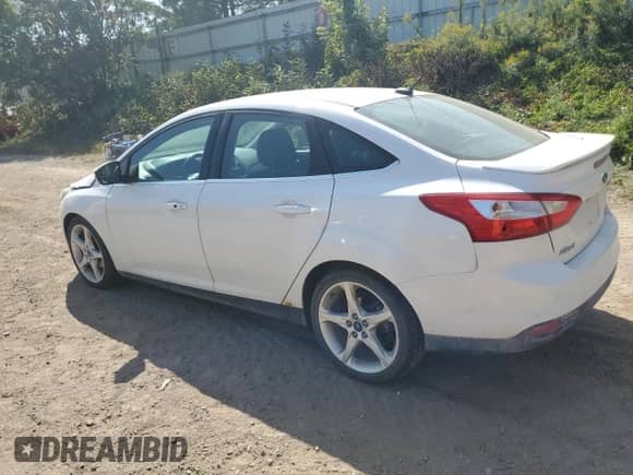 2013 Ford Focus Titanium with VIN 1FADP3J29DL261684, listed as a Copart auction lot 80845495 with 182,432 mi miles and Clean title. Bid and sale history available at DreamBid. Image 2.