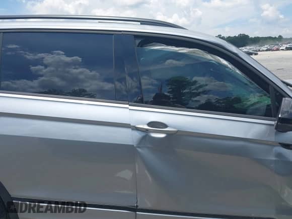 2023 Volkswagen Tiguan SE R-Line Black с VIN 3VVCB7AX2PM109516, выставлен на аукционе IAAI как лот 42627592 с пробегом 26 533 миль миль и . История ставок и продаж доступна на DreamBid. Изображение 13.