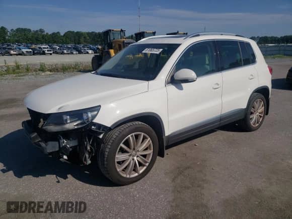 2013 Volkswagen Tiguan SE с VIN WVGAV7AX7DW555195, выставлен на аукционе Copart как лот 61065725 с пробегом 126 911 миль миль и Списание • Salvage title. История ставок и продаж доступна на DreamBid. Изображение 1.