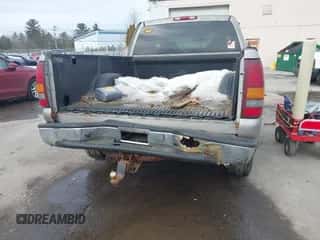 2002 Chevrolet Silverado 1500HD LS z VIN 1GCGK13U42F189958, wystawiony jako IAAI lot #41670721 z przebiegiem 238 497 mil mil oraz . Historia ofert i sprzedaży dostępna na DreamBid. Obrazek 6.