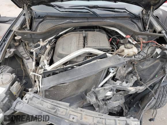 2018 BMW X5 xDrive35i z VIN 5UXKR0C5XJL073705, wystawiony jako IAAI lot #42027794 z przebiegiem 54 522 mil mil oraz . Historia ofert i sprzedaży dostępna na DreamBid. Obrazek 10.