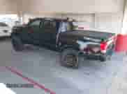2017 Toyota Tacoma SR5 z VIN 5TFCZ5AN2HX068524, wystawiony jako IAAI lot #42960454 z przebiegiem 106 361 mil mil oraz . Historia ofert i sprzedaży dostępna na DreamBid. Obrazek 3.