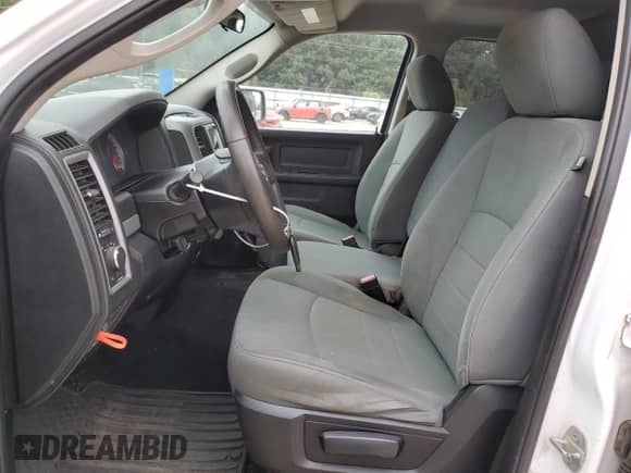 2015 Ram 1500 Tradesman z VIN 1C6RR6FG8FS565413, wystawiony jako Copart lot #72060465 z przebiegiem 213 717 mil mil oraz Szkoda całkowita • Salvage title. Historia ofert i sprzedaży dostępna na DreamBid. Obrazek 7.