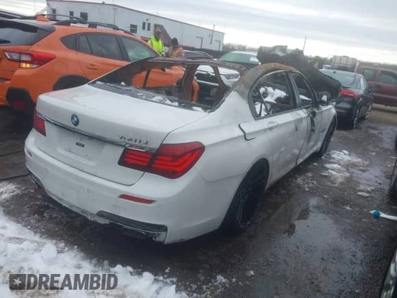 2013 BMW 7 Series 750Li с VIN WBAYE8C56DD133951, выставлен на аукционе IAAI как лот 41307533 с пробегом Не указан миль и . История ставок и продаж доступна на DreamBid. Изображение 4.