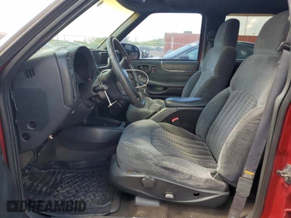 1999 Chevrolet Blazer LS z VIN 1GNCS13W2X2244428, wystawiony jako Copart lot #66462484 z przebiegiem Nie podano mil oraz Szkoda całkowita • Salvage title. Historia ofert i sprzedaży dostępna na DreamBid. Obrazek 7.